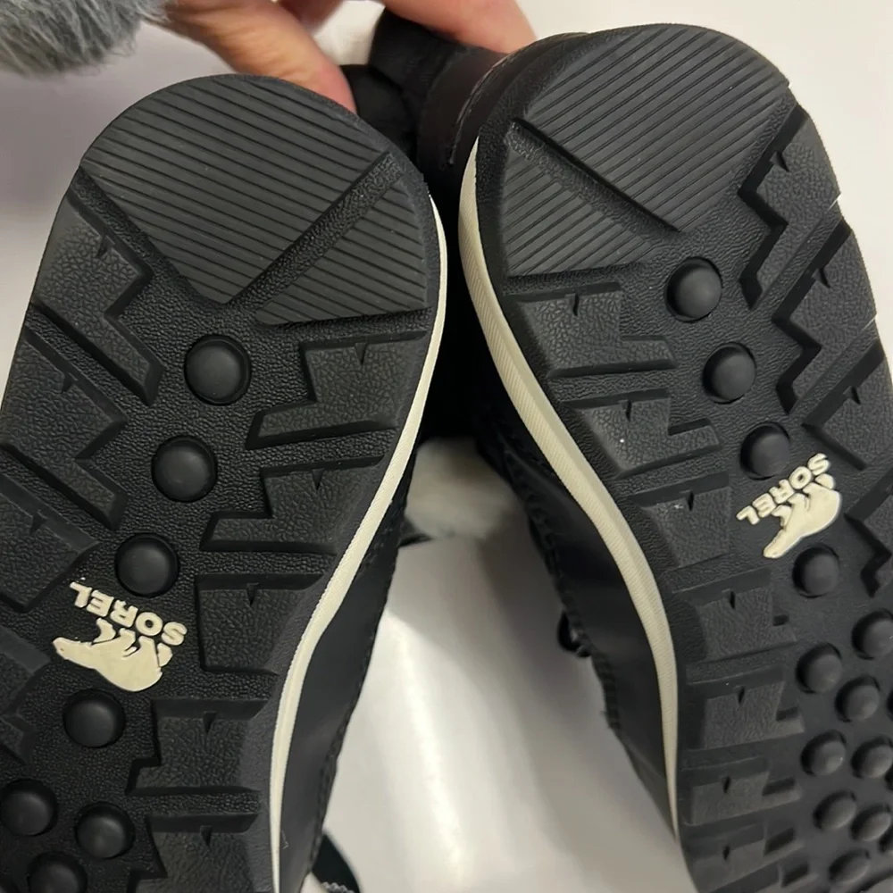Brand new never worn Sorel Whitney boot size 6.5